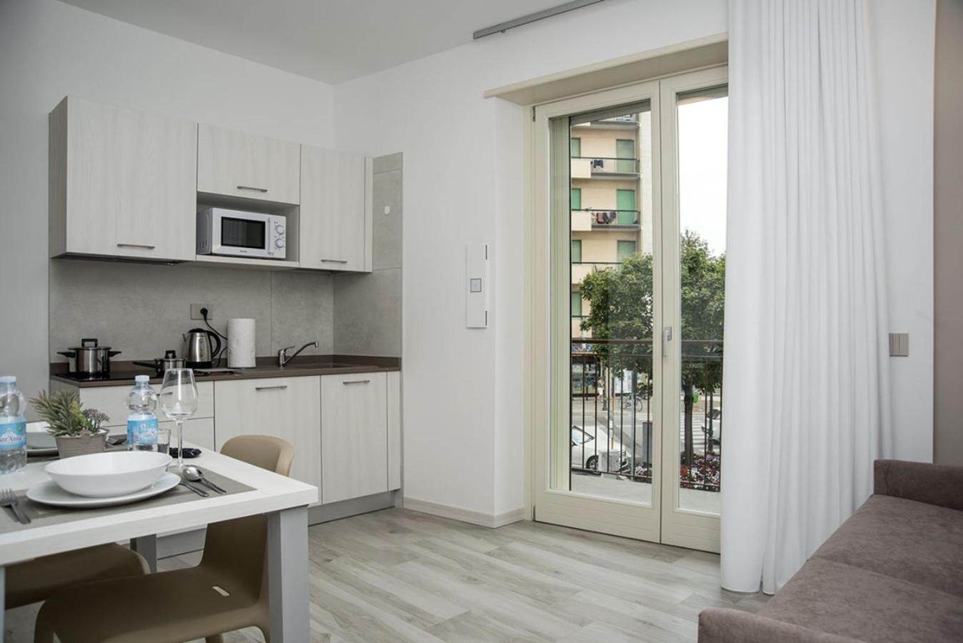 Camelot Appartamenti - Business E Holiday Сан-Мартино-Буон-Альберго Экстерьер фото