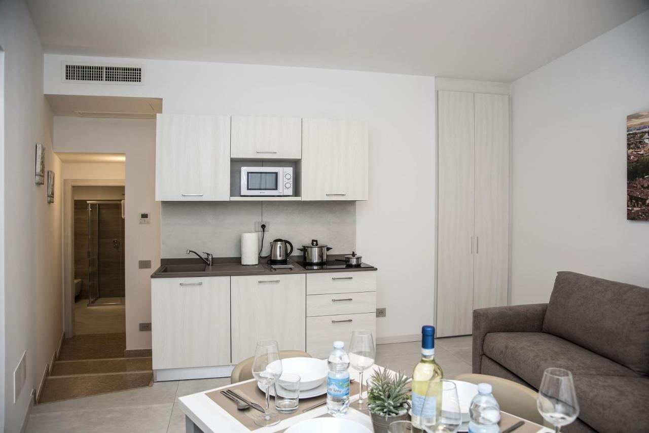 Camelot Appartamenti - Business E Holiday Сан-Мартино-Буон-Альберго Экстерьер фото