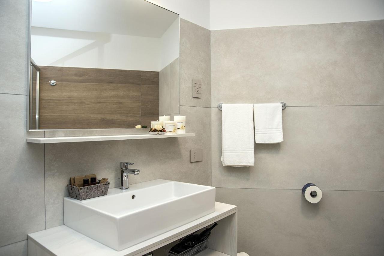 Camelot Appartamenti - Business E Holiday Сан-Мартино-Буон-Альберго Экстерьер фото