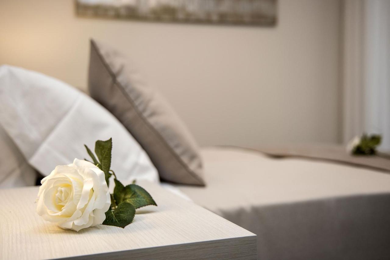 Camelot Appartamenti - Business E Holiday Сан-Мартино-Буон-Альберго Экстерьер фото